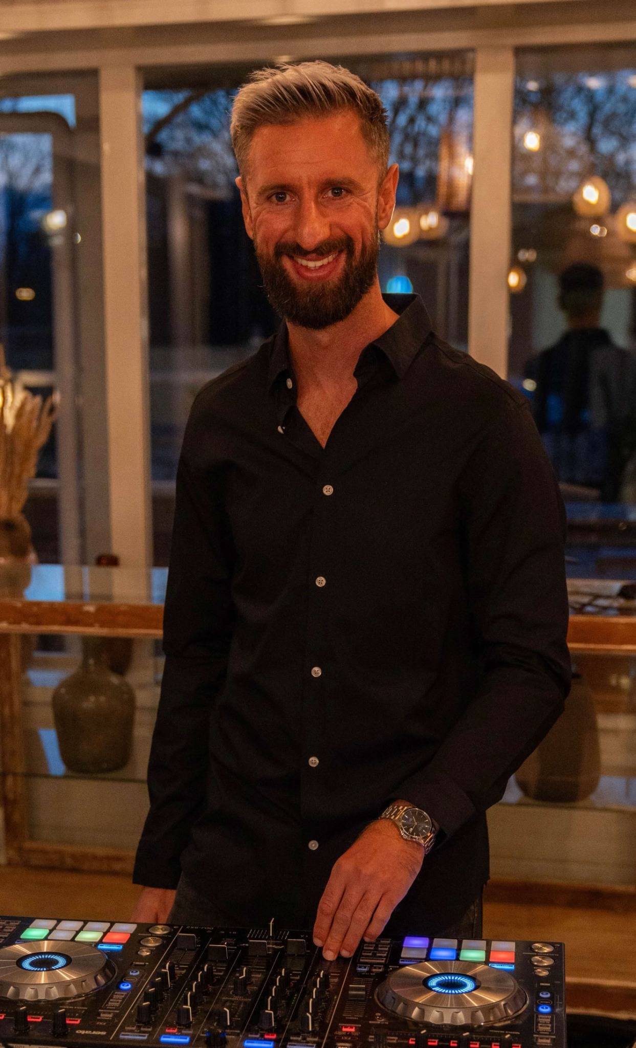 Dj Se7en auf einer Hochzeit in Lübeck am auflegen