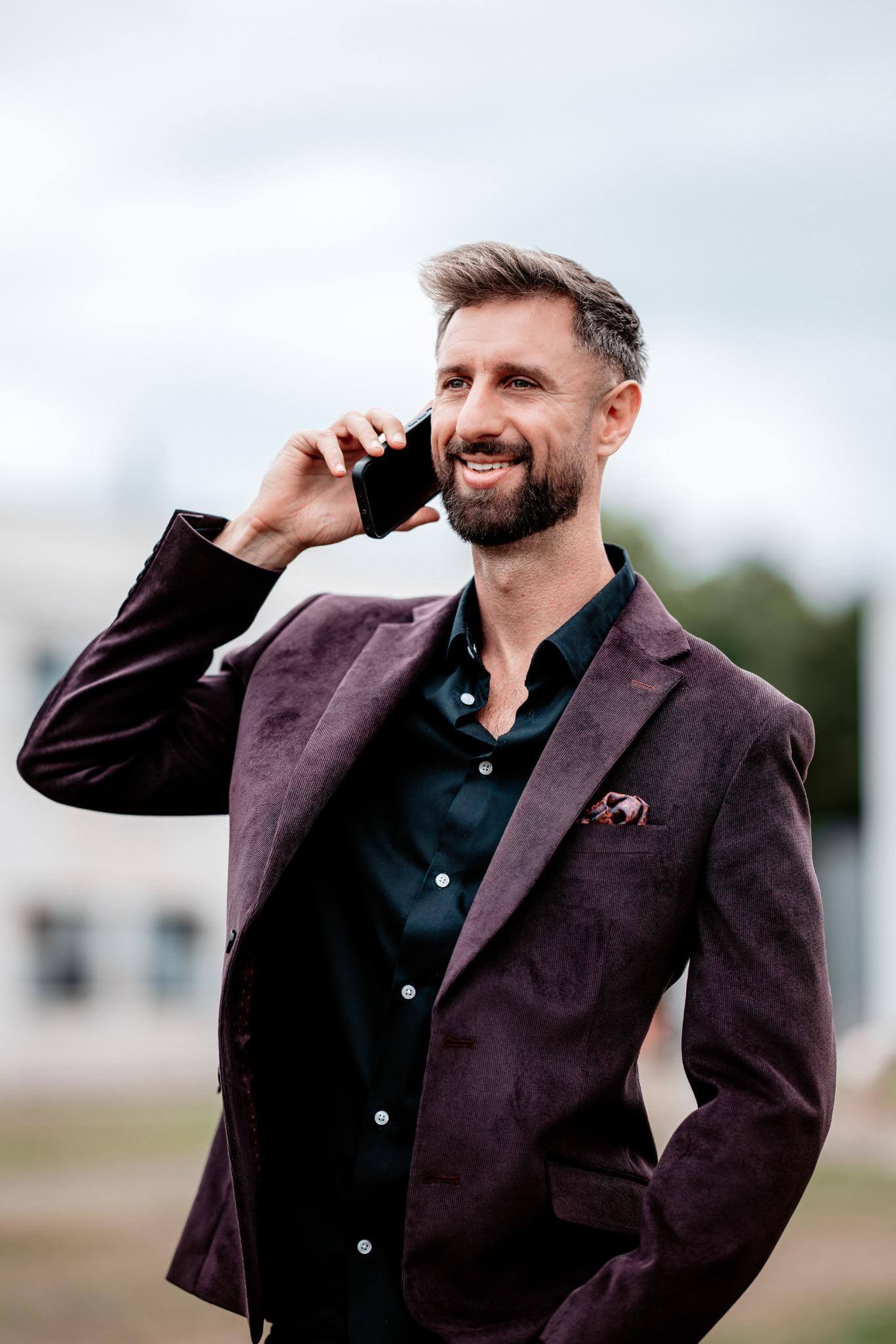 Dj se7en telefoniert mit einem Paar aus Lüneburg